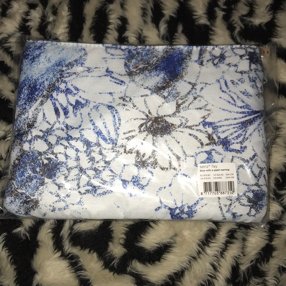 Senz Fay blue with a pearl earring mini bag New 🍒